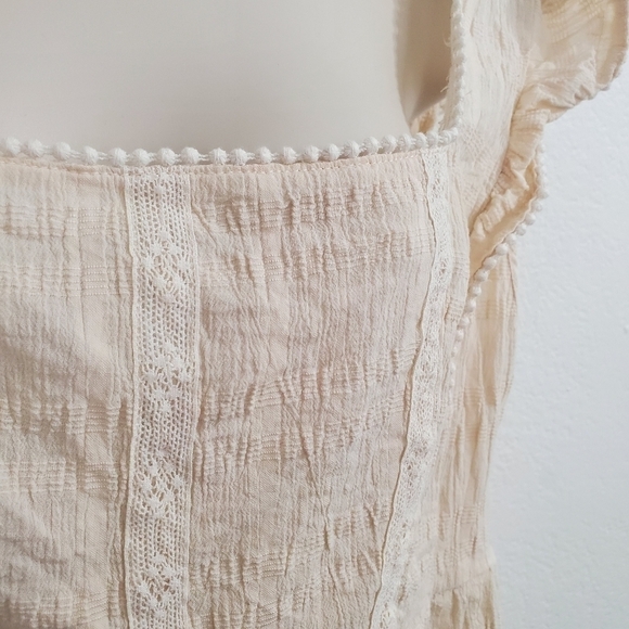 ALL IN FAVOR Cream Square Neck Sleeveless Lace Panel Blouse - Picture 6 of 8